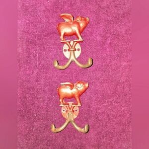 EUC 2pc Wrought Iron Flying Pigs Wall Hooks Coat Jacket Umbrella Decor Accents